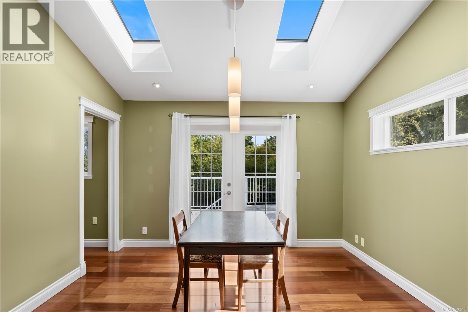  870 Brett Avenue, Saanich