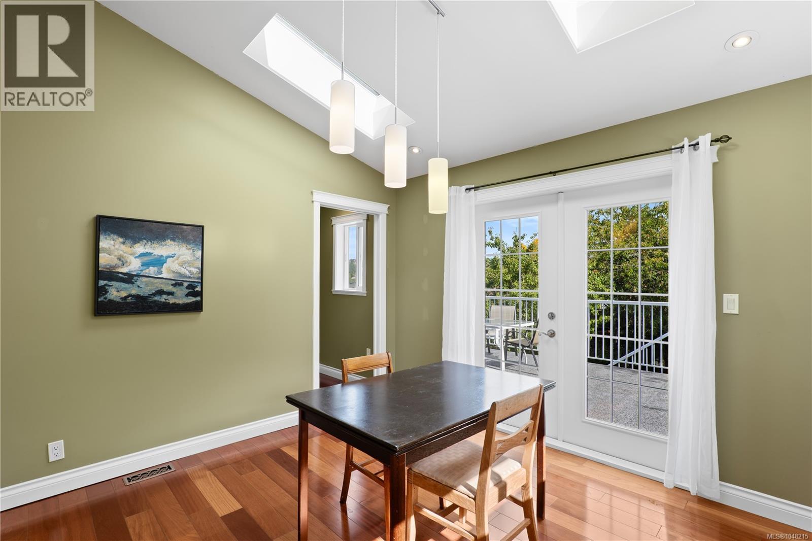  870 Brett Avenue, Saanich