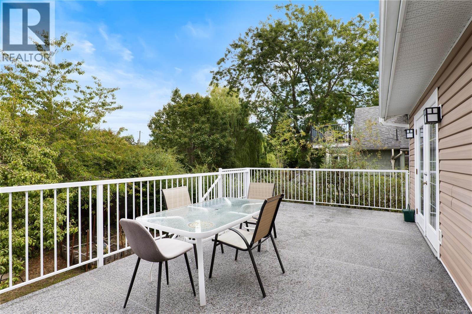  870 Brett Avenue, Saanich