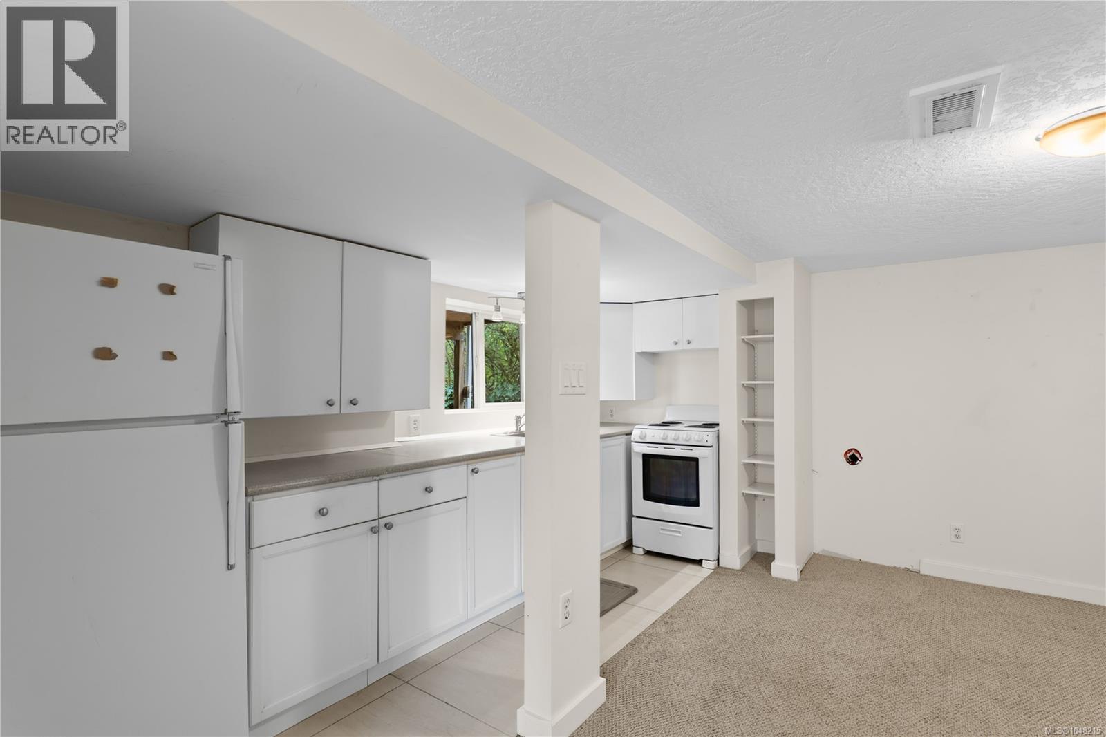  870 Brett Avenue, Saanich