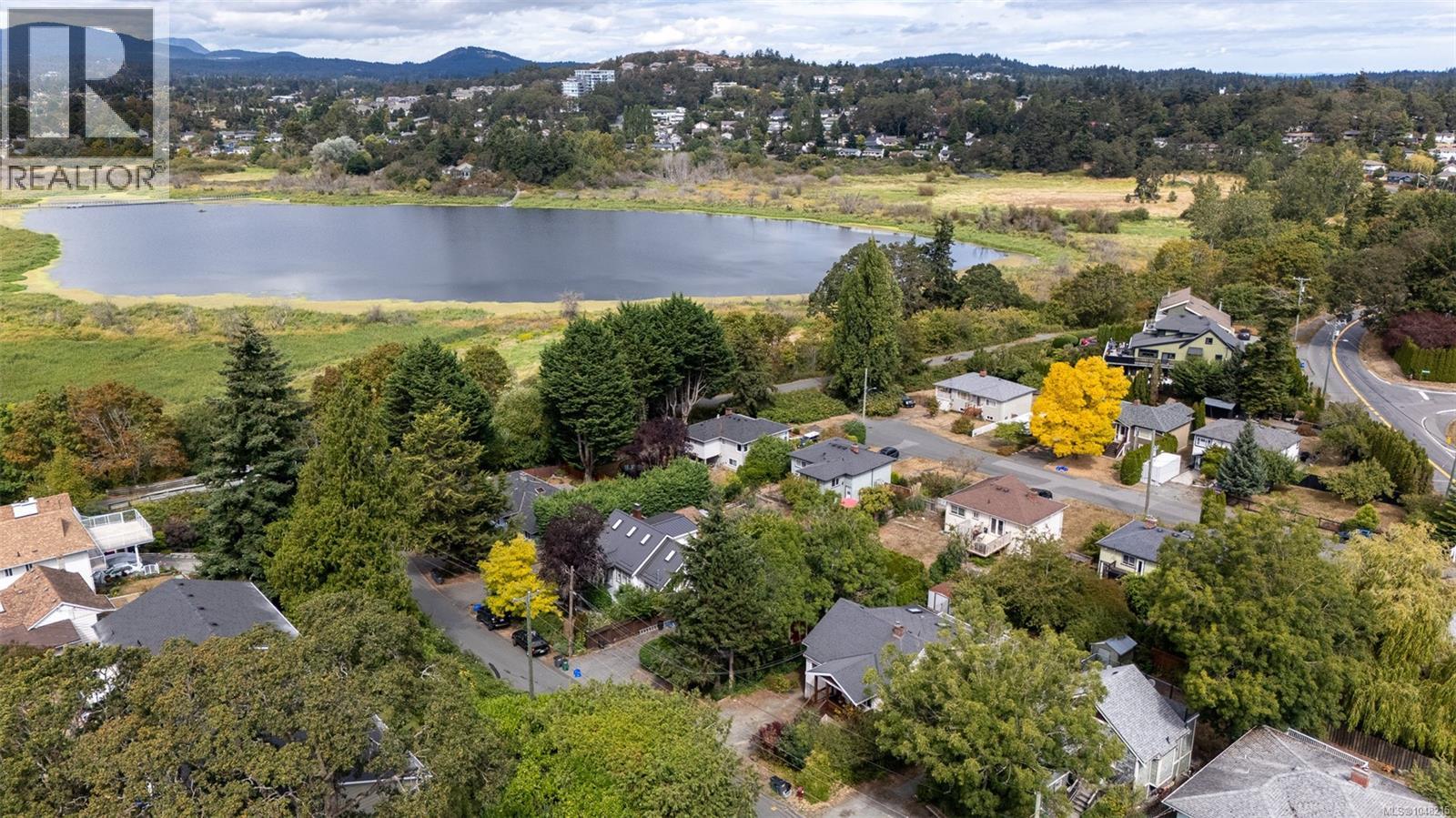  870 Brett Avenue, Saanich