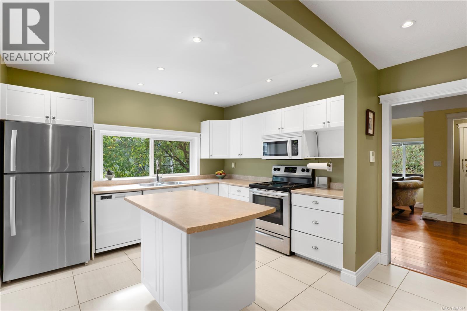 870 Brett Ave - 7