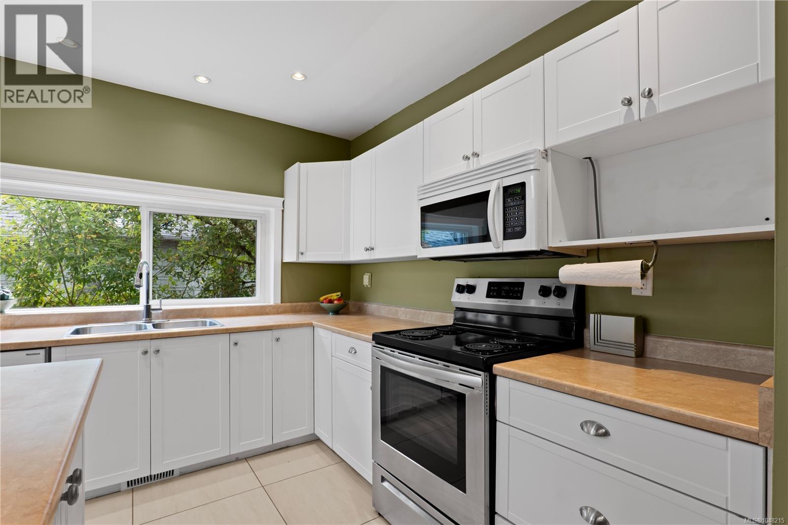 870 Brett Ave - 9