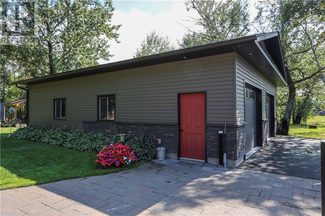 672 Lake Point Court - 3