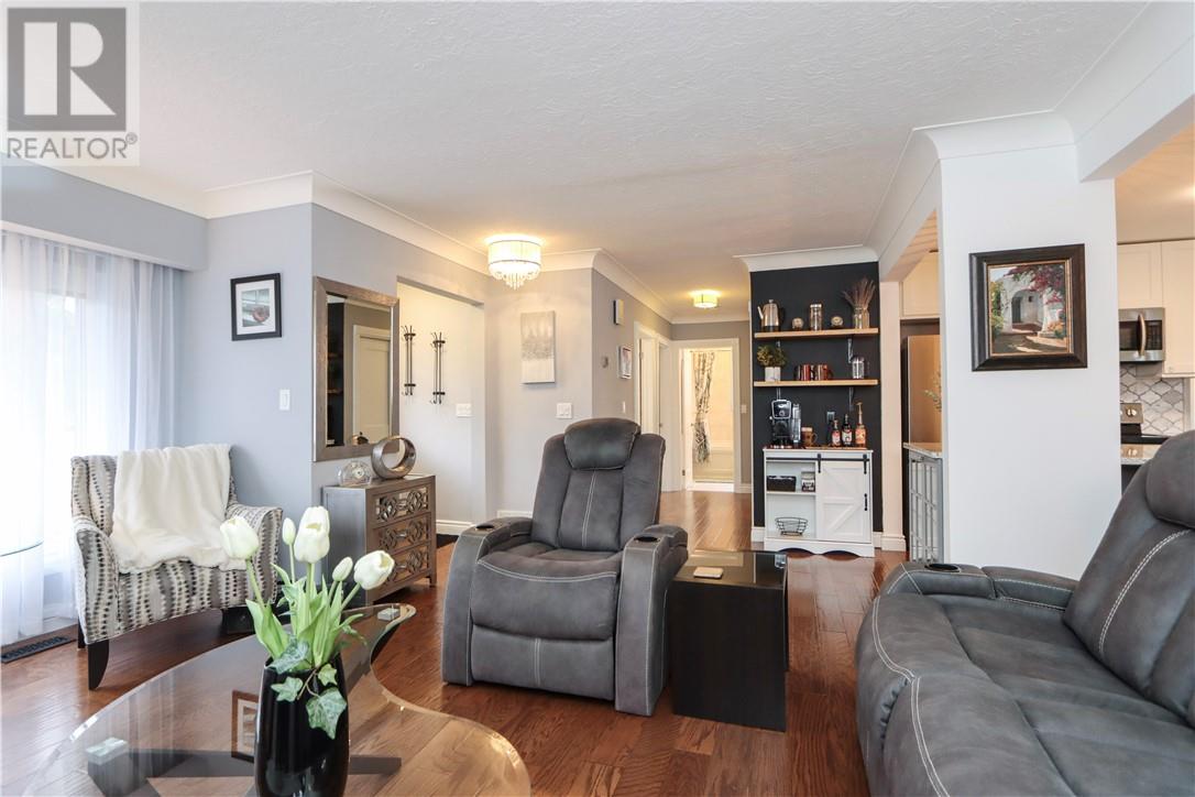 672 Lake Point Court - Image 4