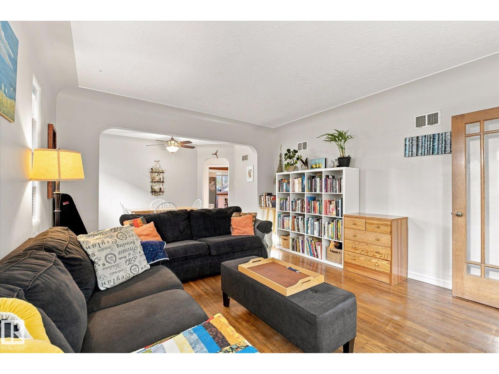 10943 72 AV NW - 11