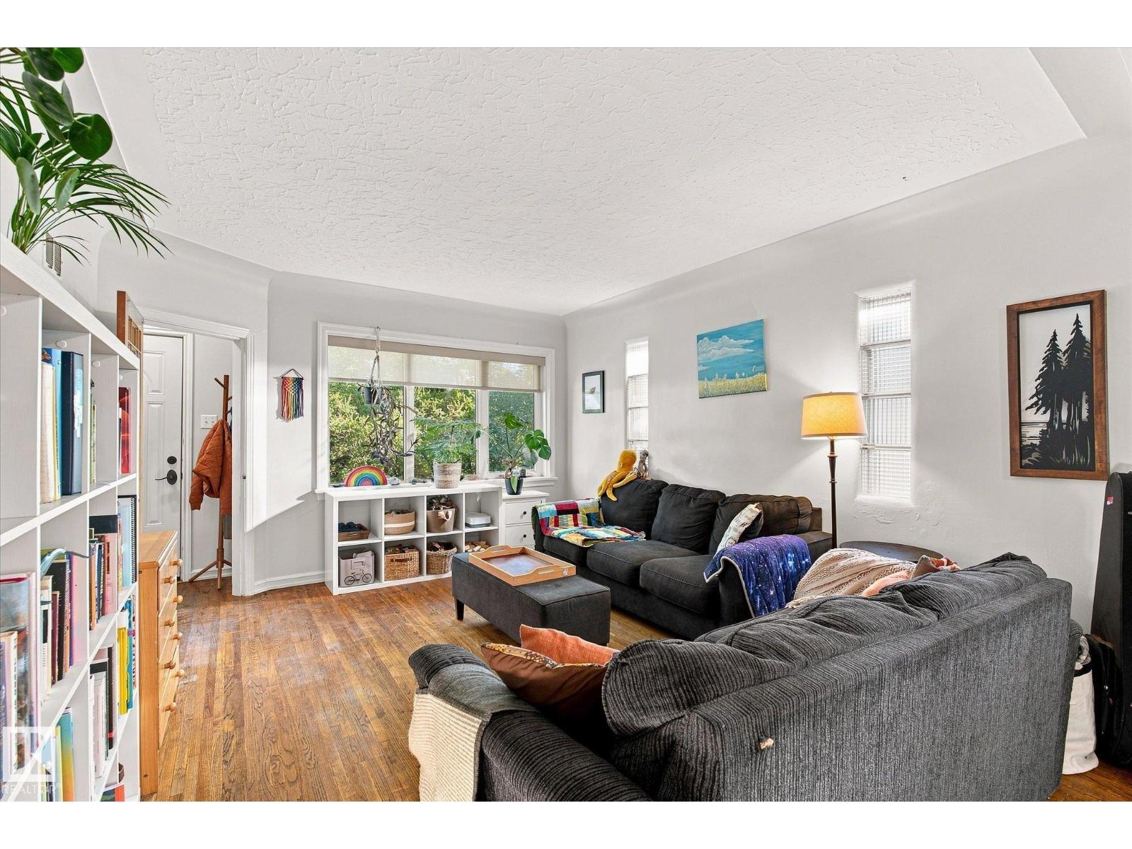 10943 72 AV NW - 13