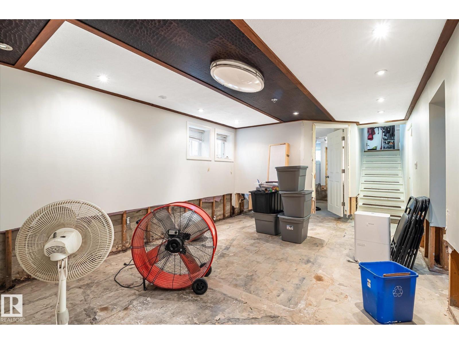 10943 72 AV NW - 26
