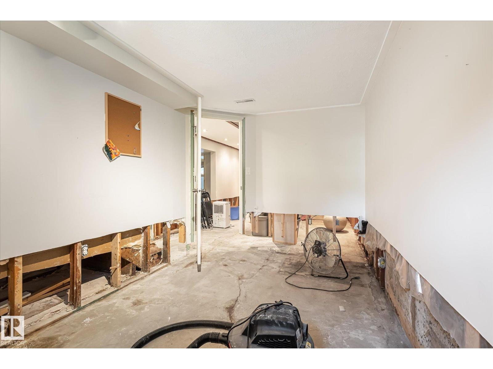 10943 72 AV NW - 30