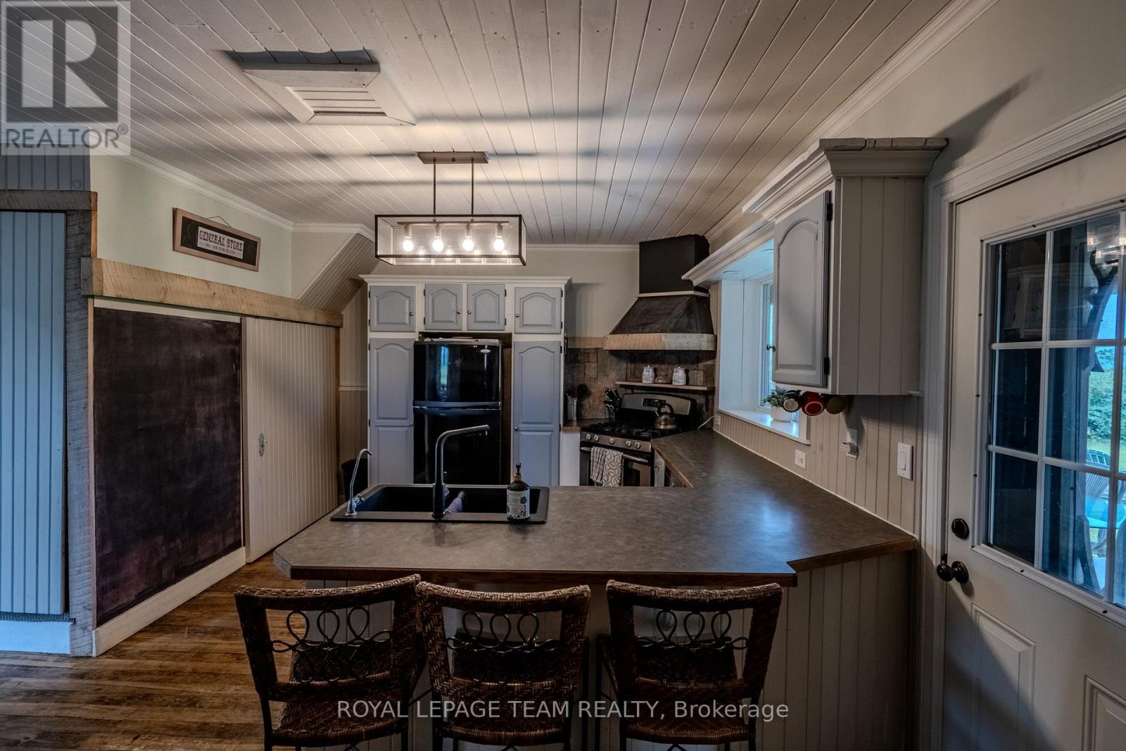 3570 DUNROBIN ROAD - 11