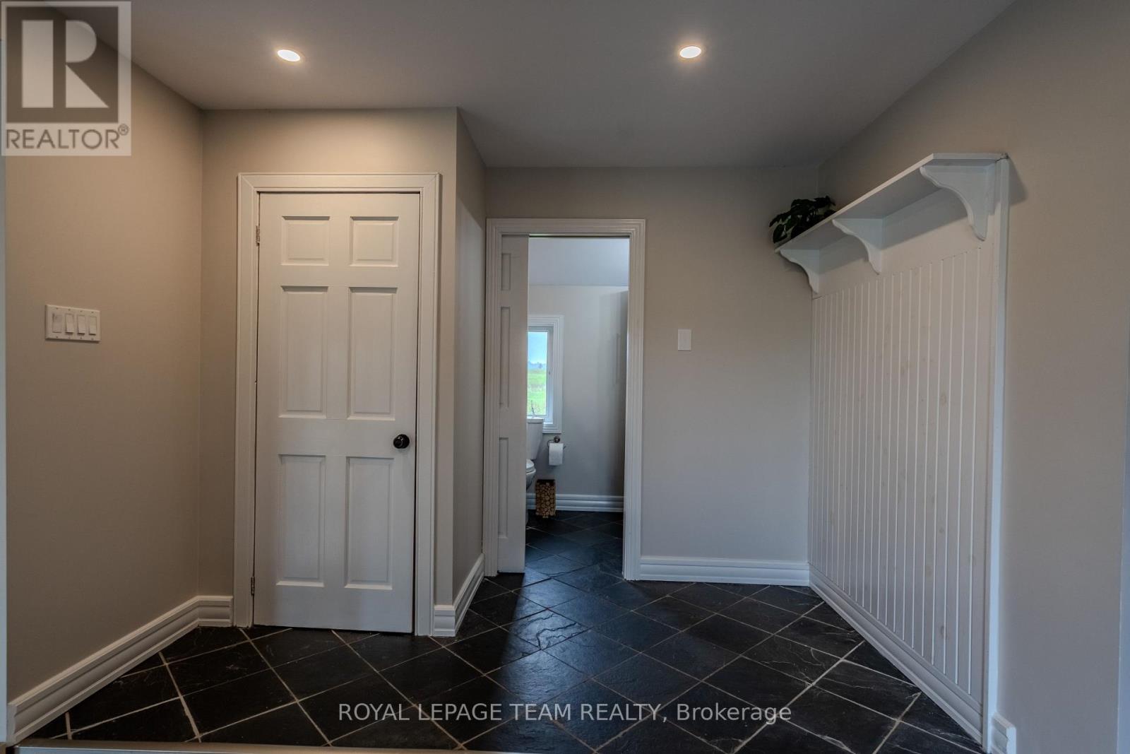 3570 DUNROBIN ROAD - 13