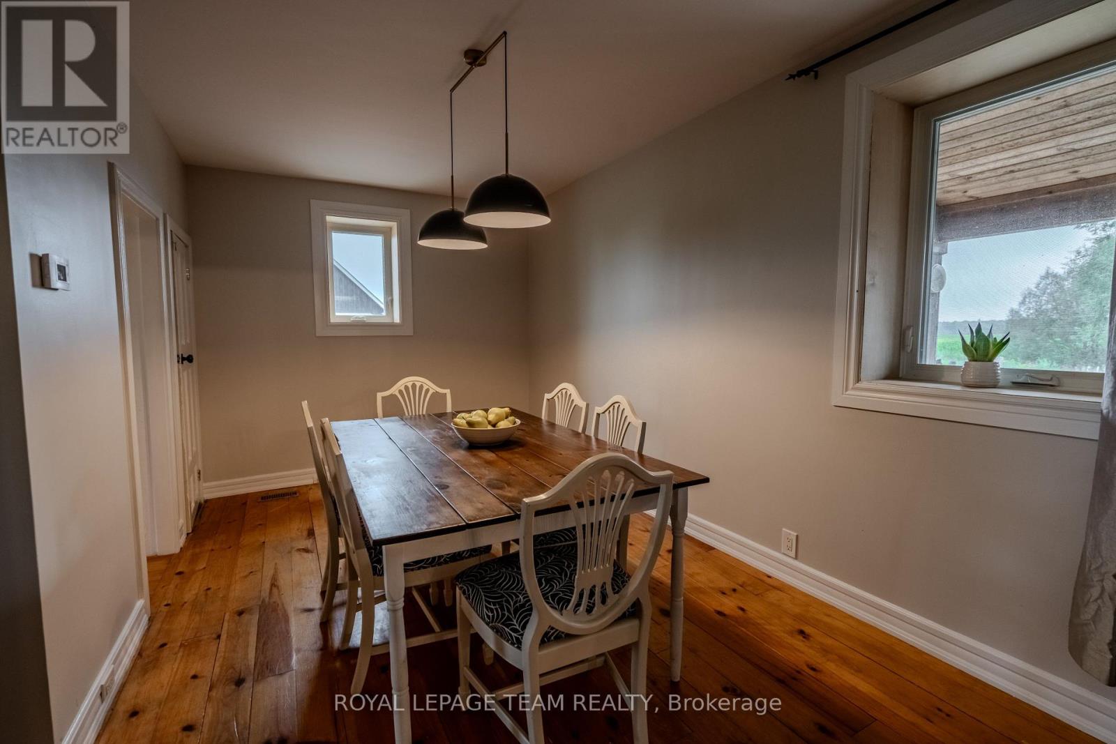 3 Bed, 2 Bath House for Sale in Ottawa – 3570 DUNROBIN ROAD, Ottawa – MLS# X13739612 - Image 15