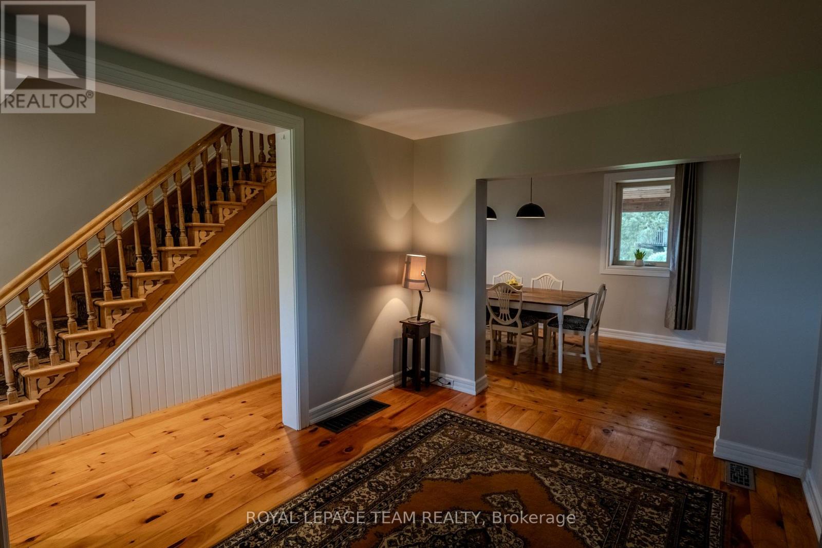 3 Bed, 2 Bath House for Sale in Ottawa – 3570 DUNROBIN ROAD, Ottawa – MLS# X13739612 - Image 17