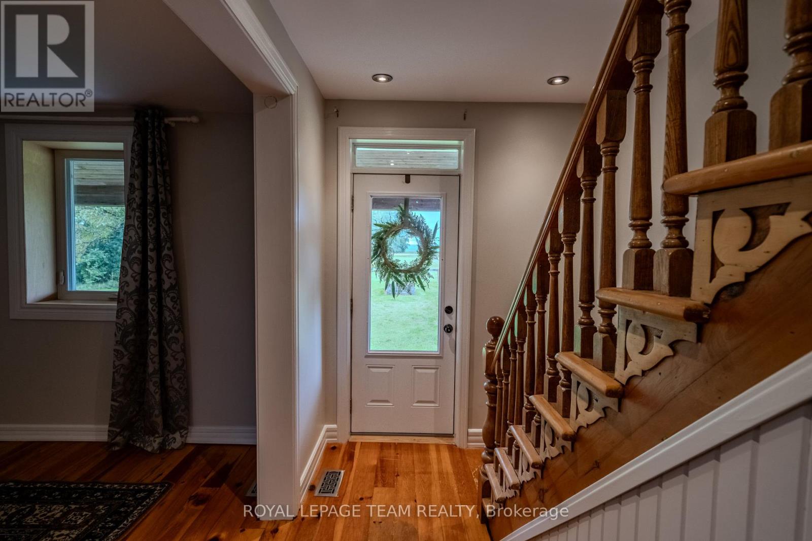3 Bed, 2 Bath House for Sale in Ottawa – 3570 DUNROBIN ROAD, Ottawa – MLS# X13739612 - Image 18