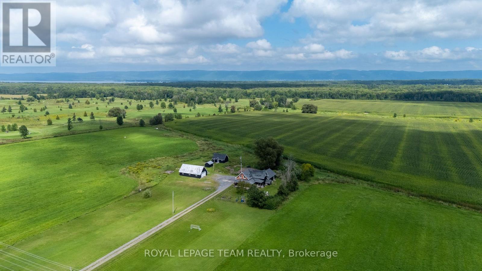 3570 DUNROBIN ROAD - 2