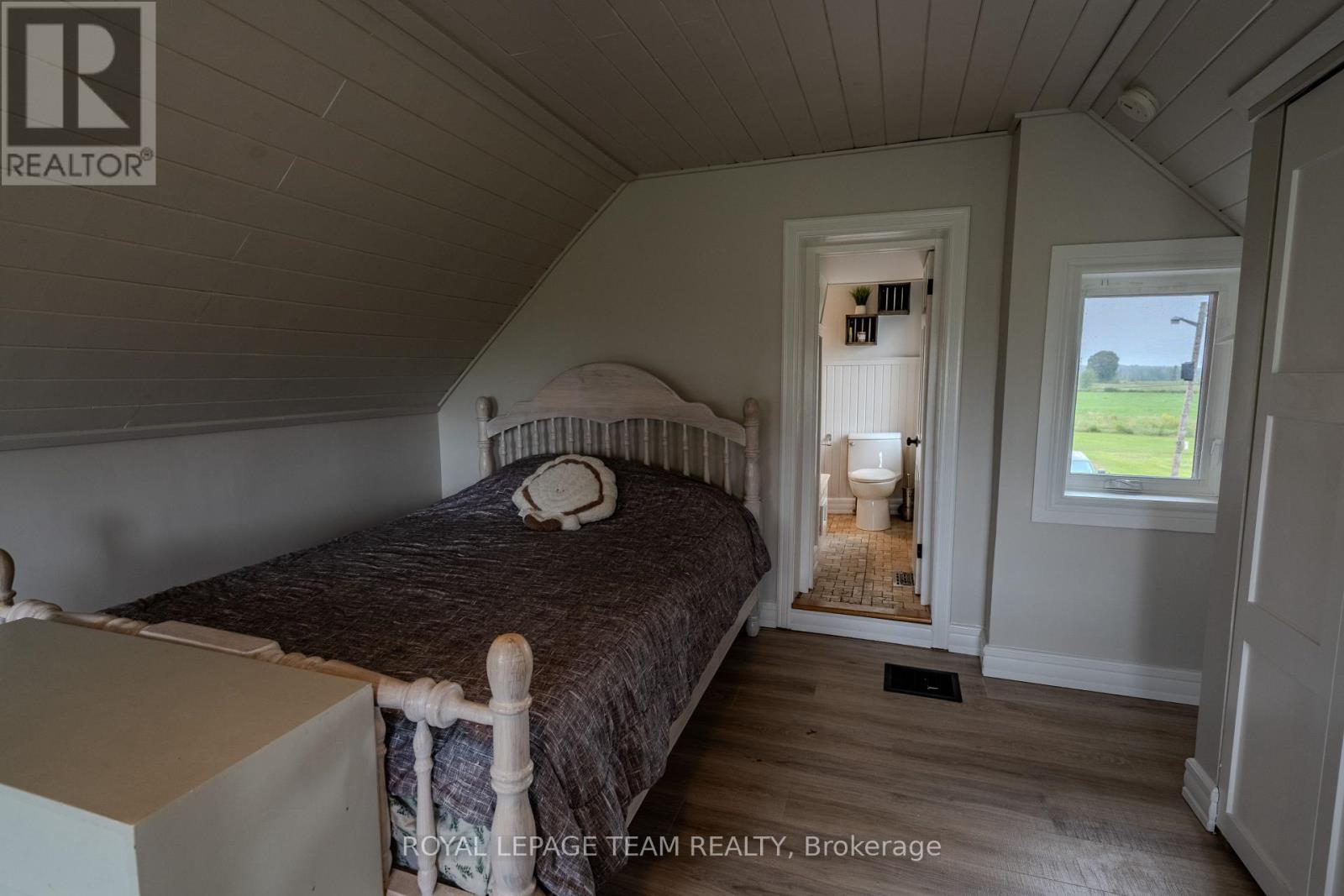 3 Bed, 2 Bath House for Sale in Ottawa – 3570 DUNROBIN ROAD, Ottawa – MLS# X13739612 - Image 26