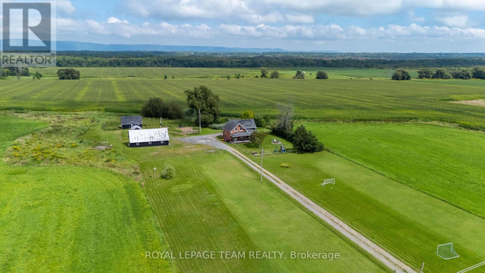 3 Bed, 2 Bath House for Sale in Ottawa – 3570 DUNROBIN ROAD, Ottawa – MLS# X13739612 - Image 31