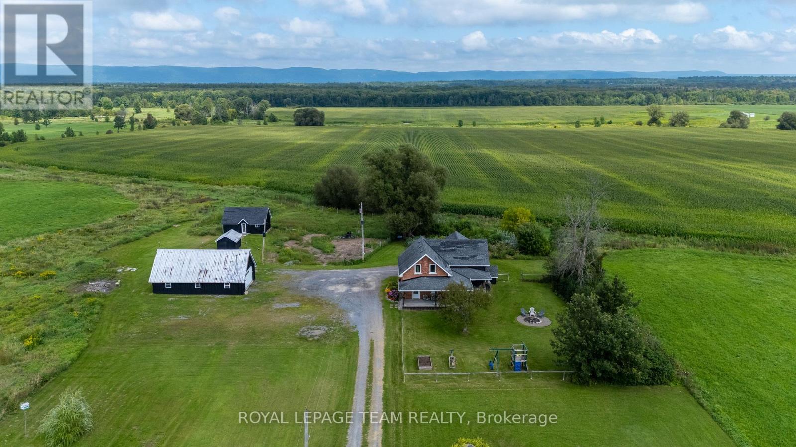 3 Bed, 2 Bath House for Sale in Ottawa – 3570 DUNROBIN ROAD, Ottawa – MLS# X13739612 - Image 32