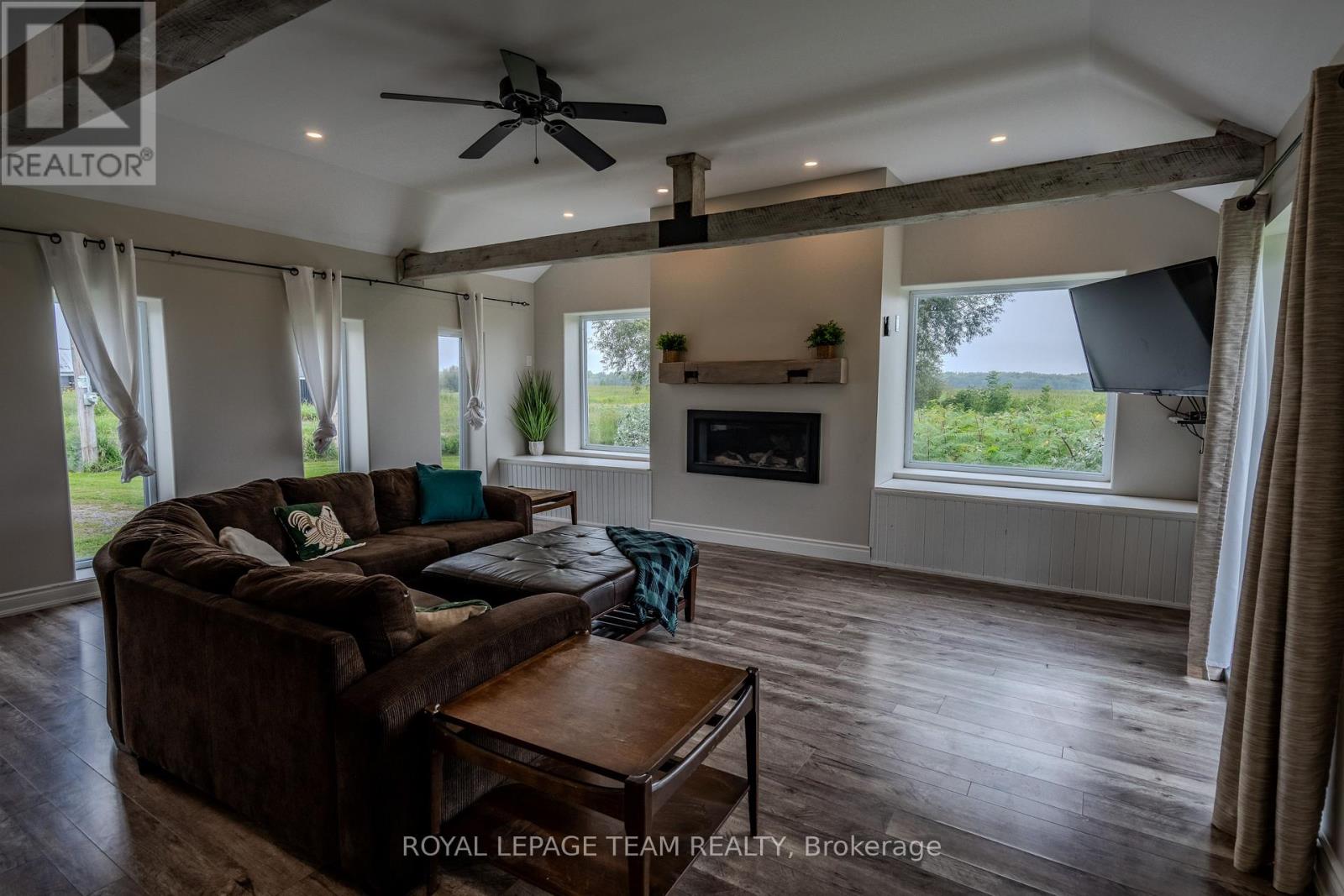 3570 DUNROBIN ROAD - 6