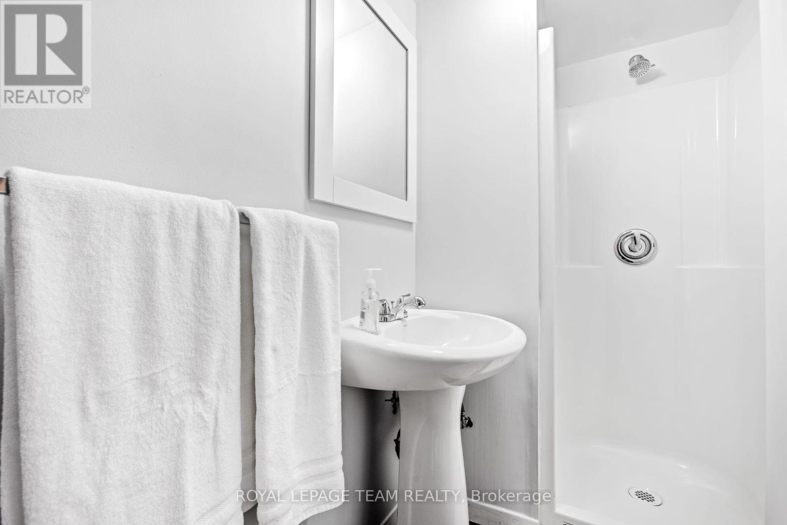 3 Bed, 2 Bath House for Sale in Ottawa – 9 – 455 KINTYRE PRIVATE, Ottawa – MLS# X13739632 - Image 27