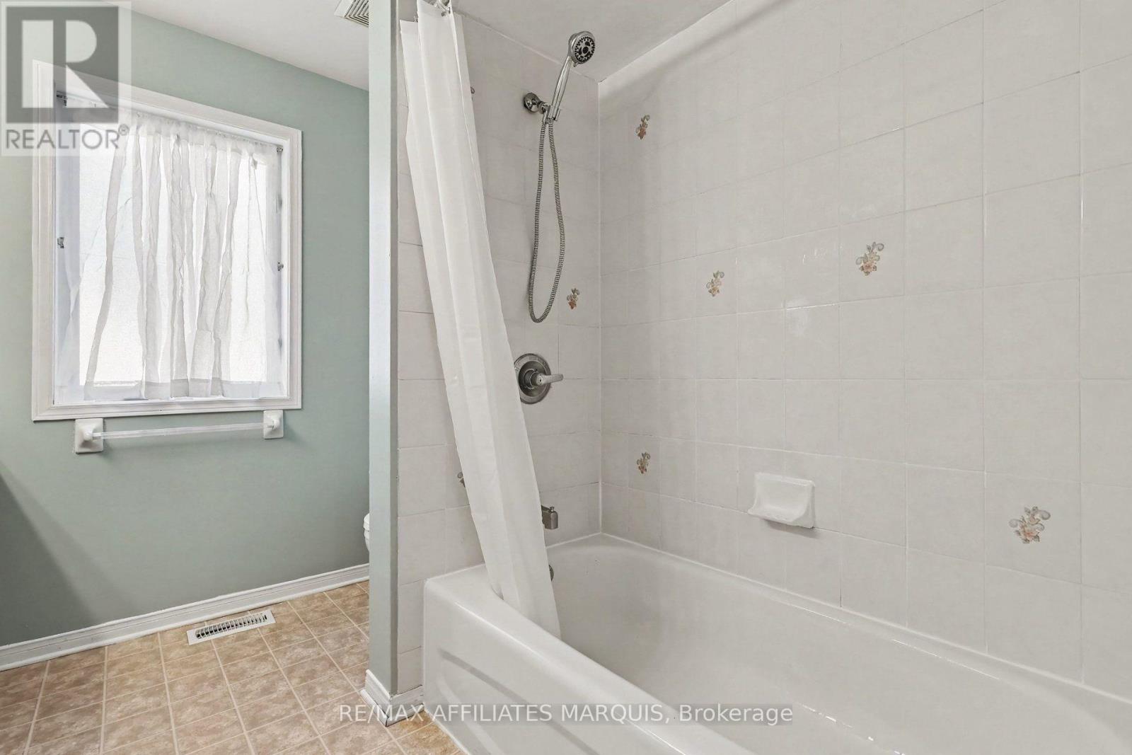 4 Bed, 4 Bath House for Sale in Ottawa – 218 ANNAPOLIS CIRCLE, Ottawa – MLS# X13739634 - Image 29