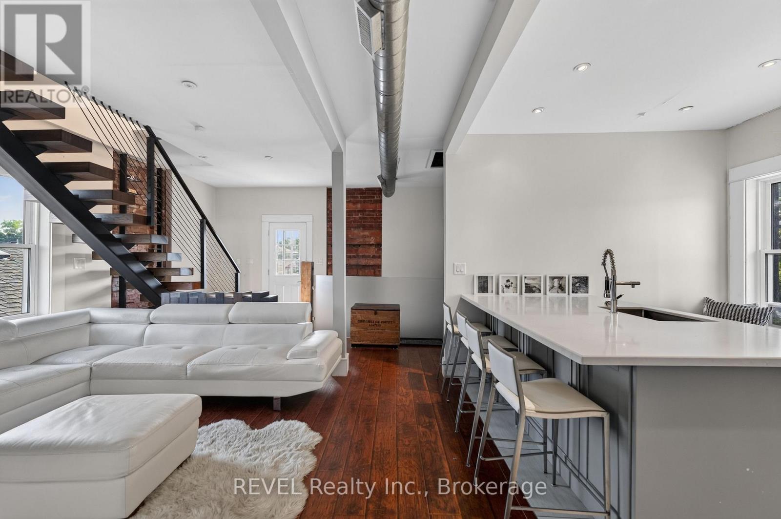 111 Niagara Boulevard — photo 32
