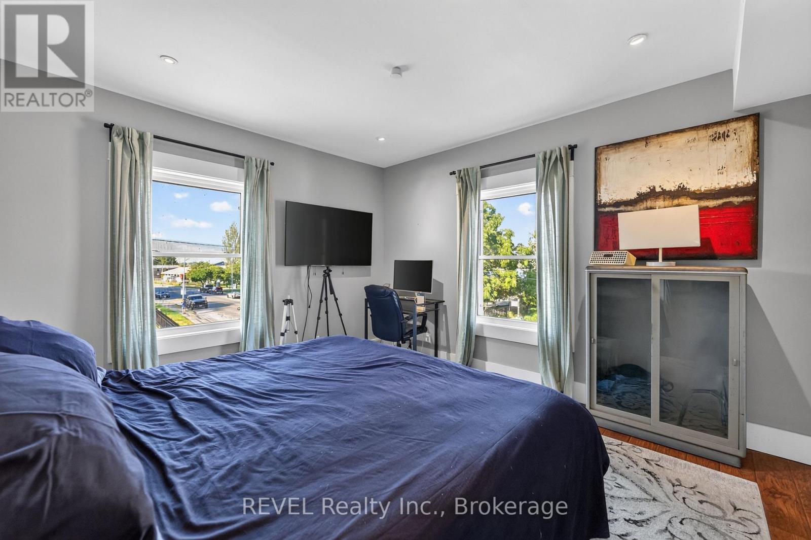 111 Niagara Boulevard — photo 35