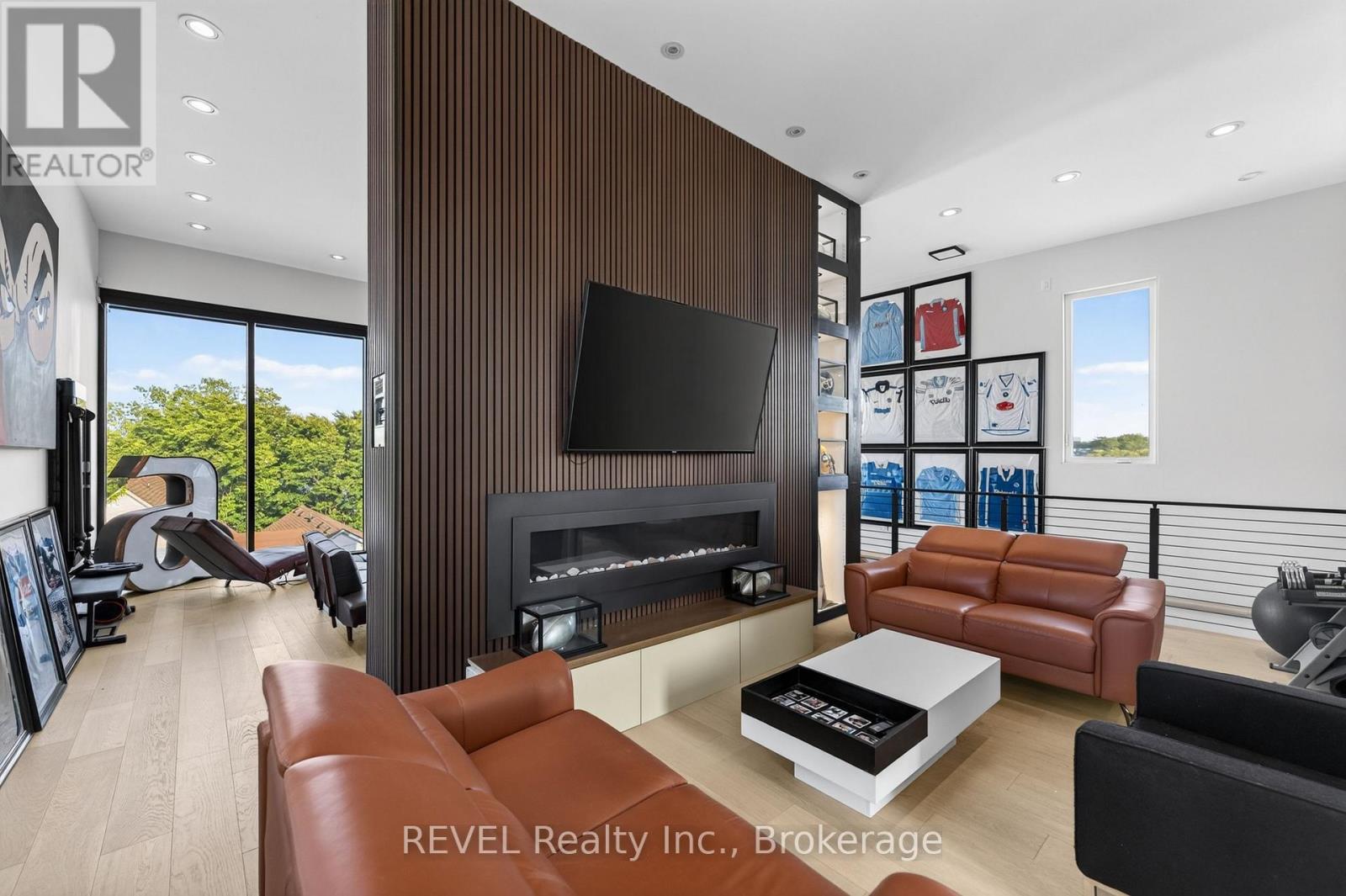 111 Niagara Boulevard — photo 45