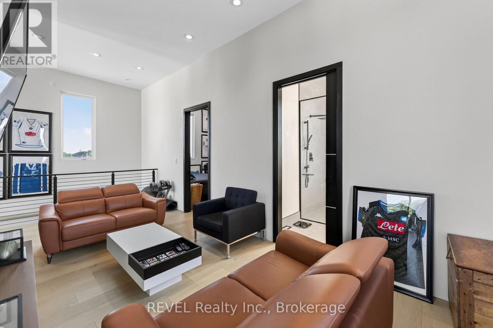 111 Niagara Boulevard — photo 47