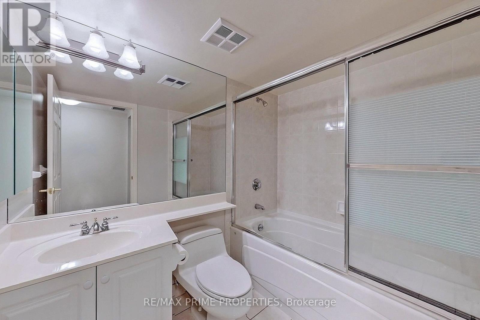 #310 89 SKYMARK DRIVE - Image 22