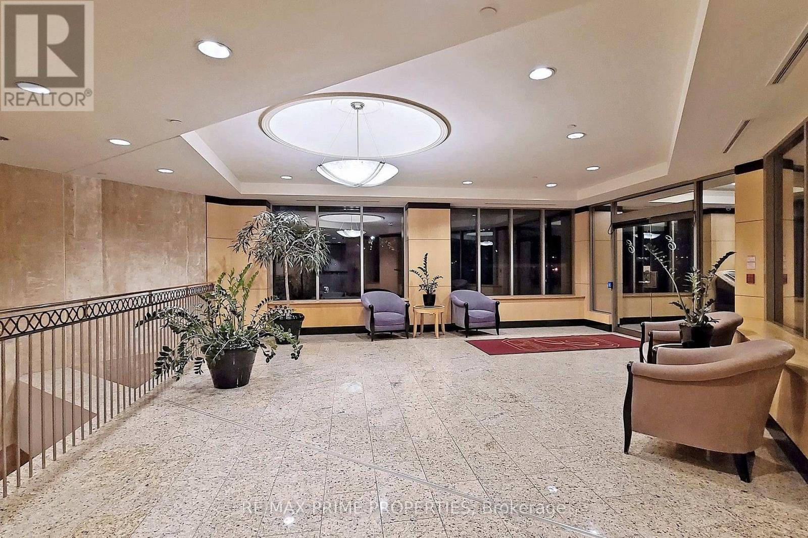 #310 89 SKYMARK DRIVE - Image 6