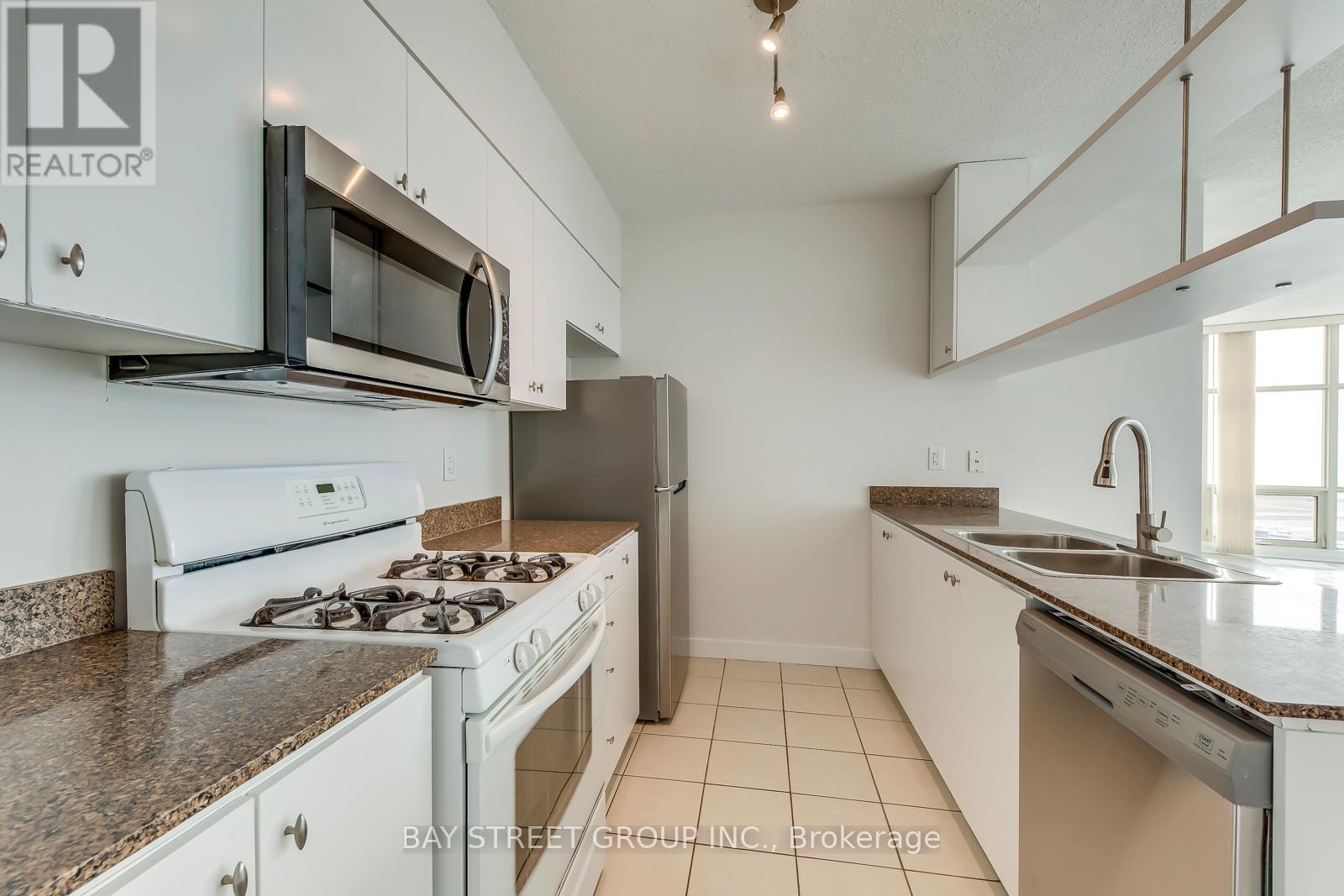#3912 35 MARINER TERRACE - 13