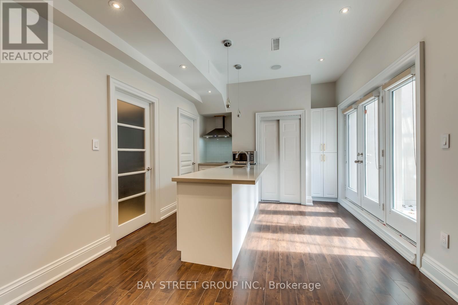 39 FOXWARREN DRIVE - 32