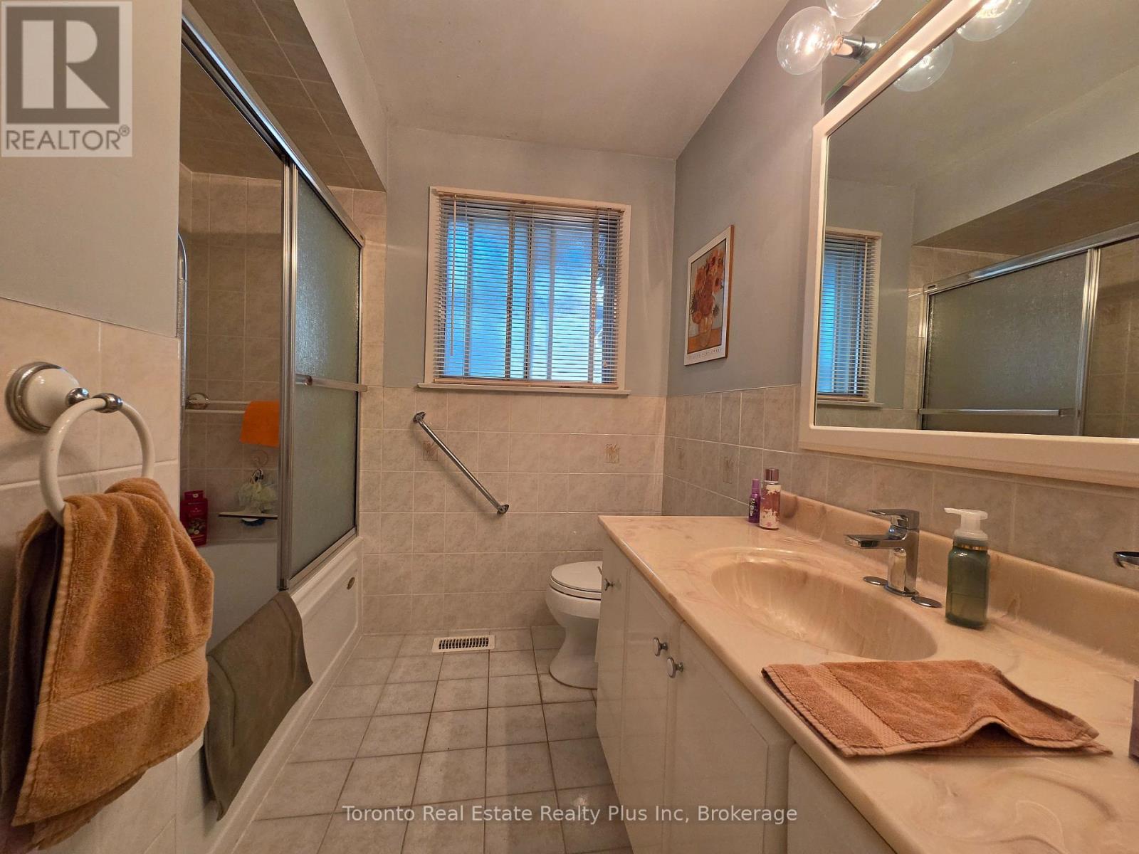 482 RUTH AVENUE - 18