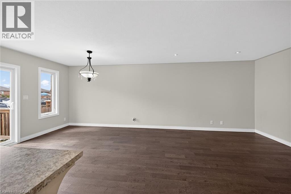 98 MACNEIL Court, Hagersville — photo 7