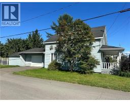 Living room - 76 St-jean-batiste Street, Kedgwick, NB E8B1M2 Photo 9
