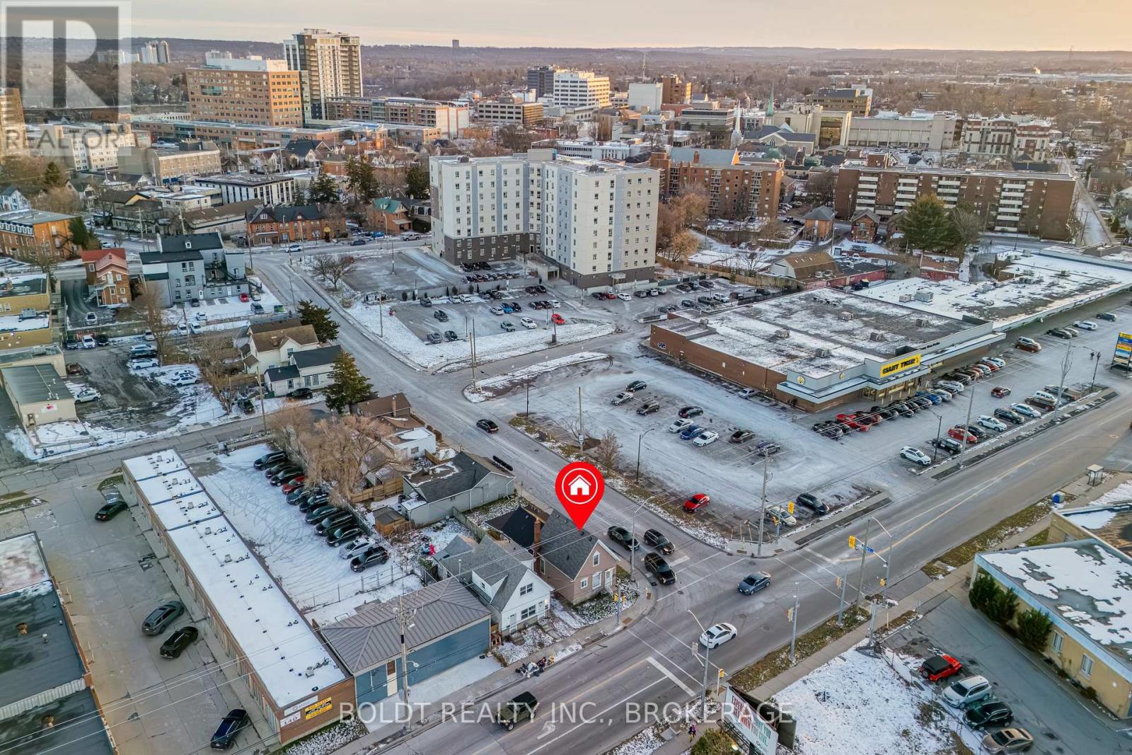 132 Welland Avenue — photo 19