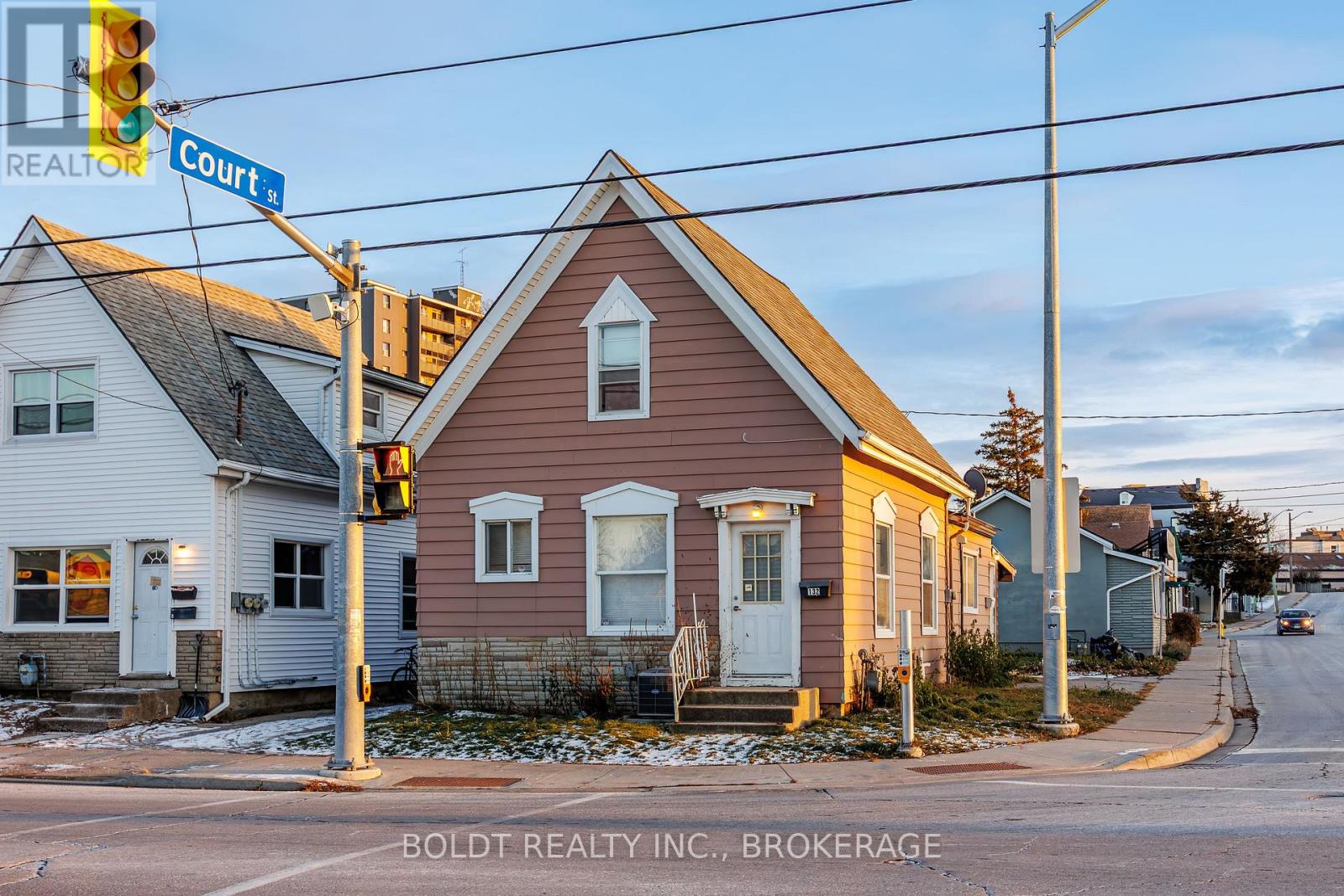 132 WELLAND AVENUE, St. Catharines (Downtown) — photo 2