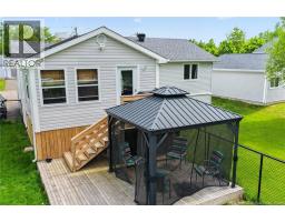 287 Maplehurst Drive, photo 2