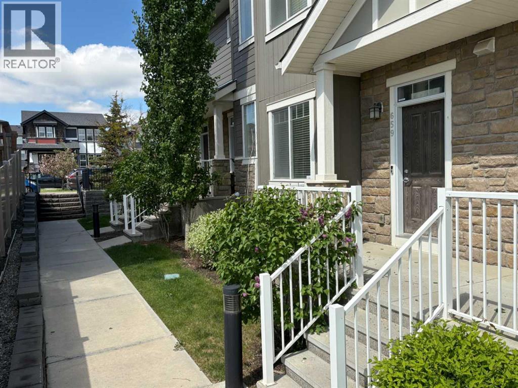 659 Evanston Manor NW - Image 3