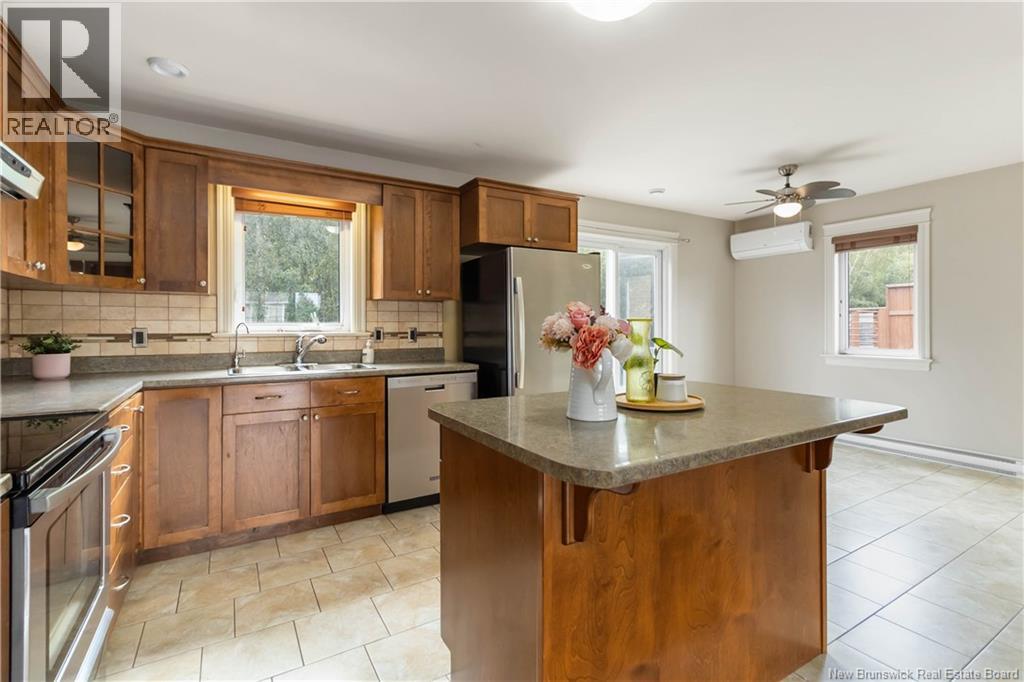 913 Bernard Street - 11