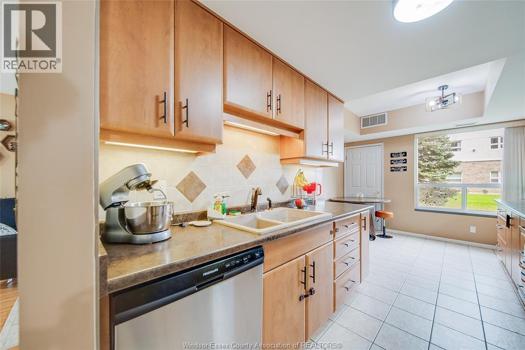#109 8335 WYANDOTTE STREET East - 19