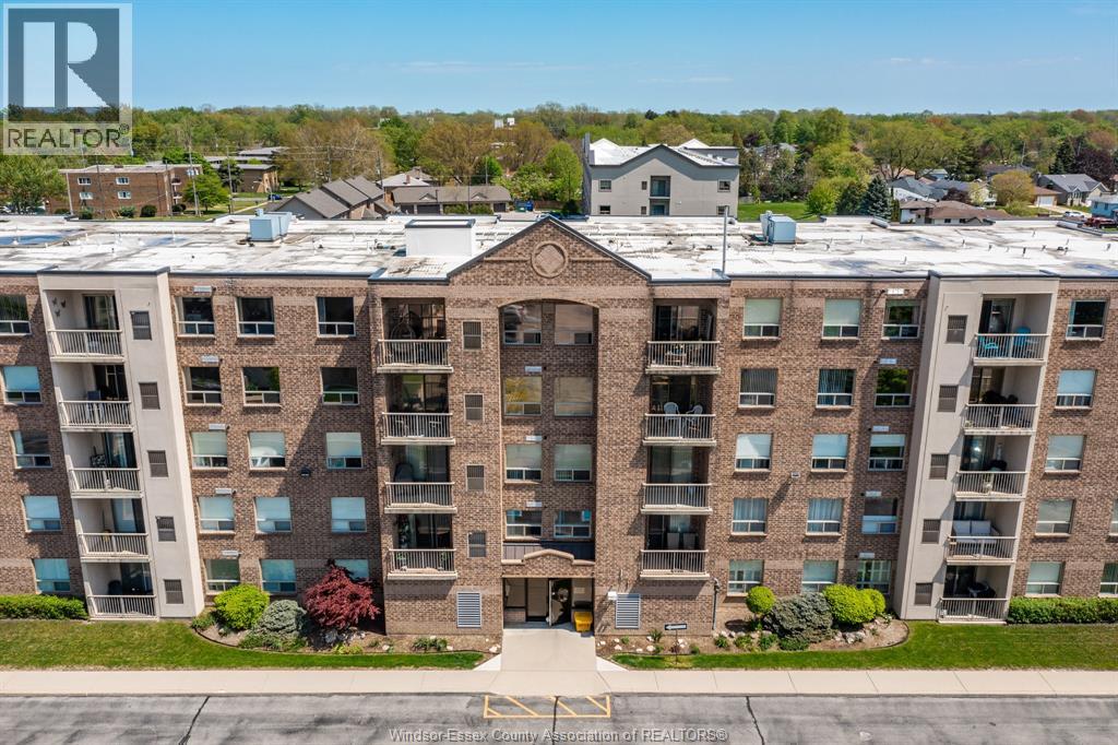 #109 8335 WYANDOTTE STREET East - Image 37