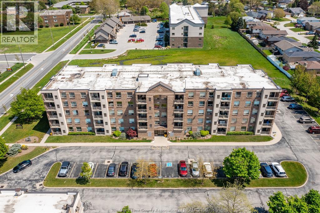 #109 8335 WYANDOTTE STREET East - Image 38