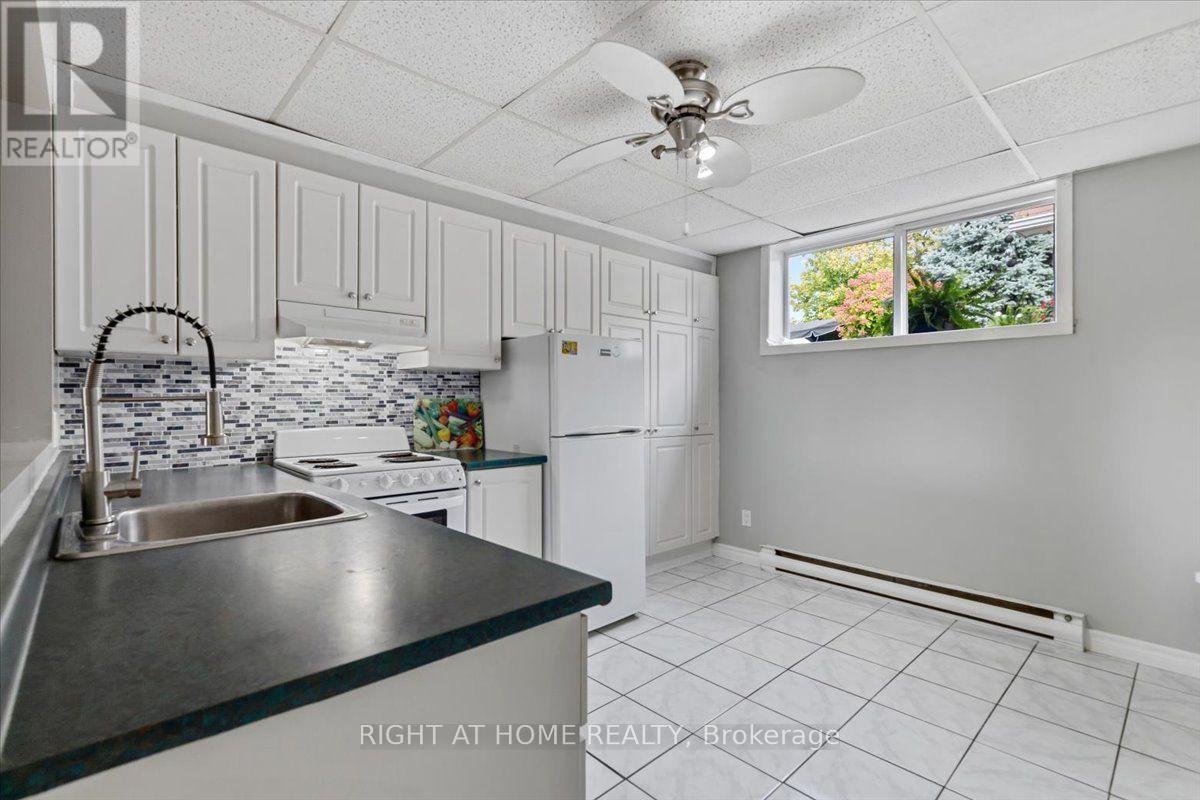 558 LAURIER STREET - 28