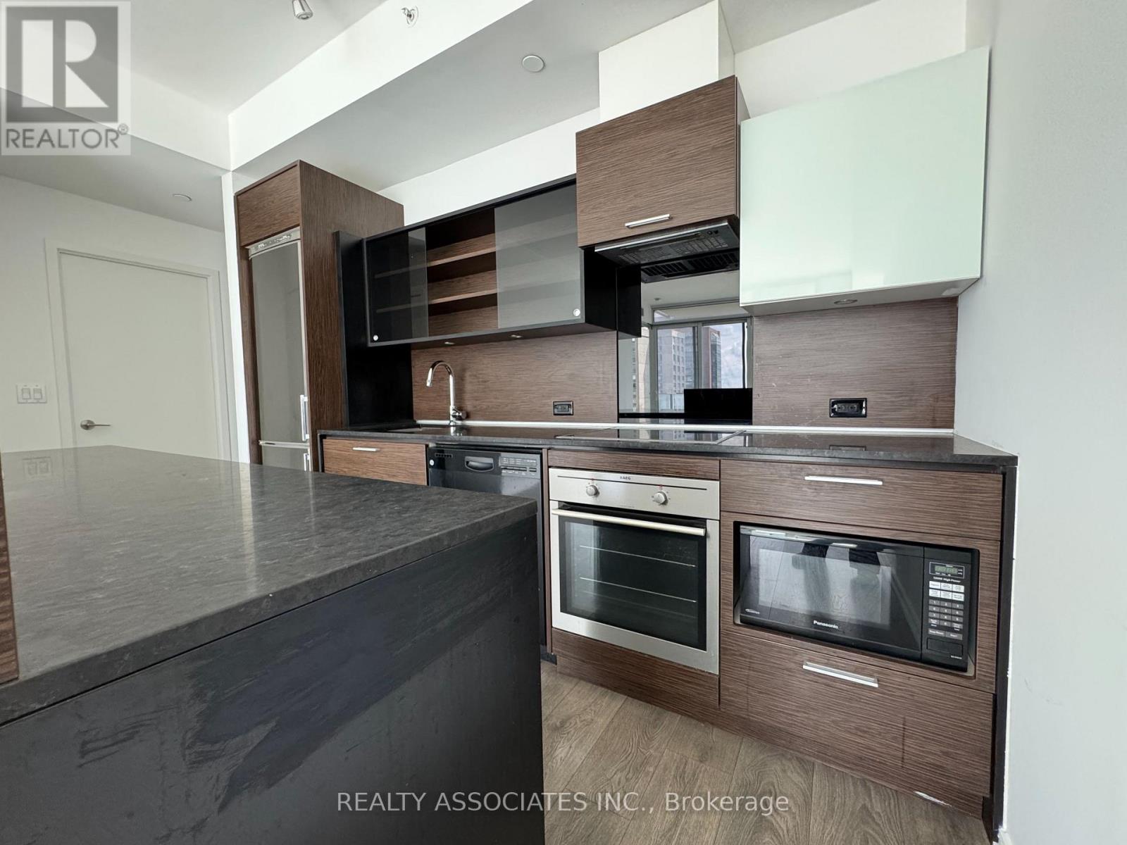 #2105 75 ST NICHOLAS STREET - 4