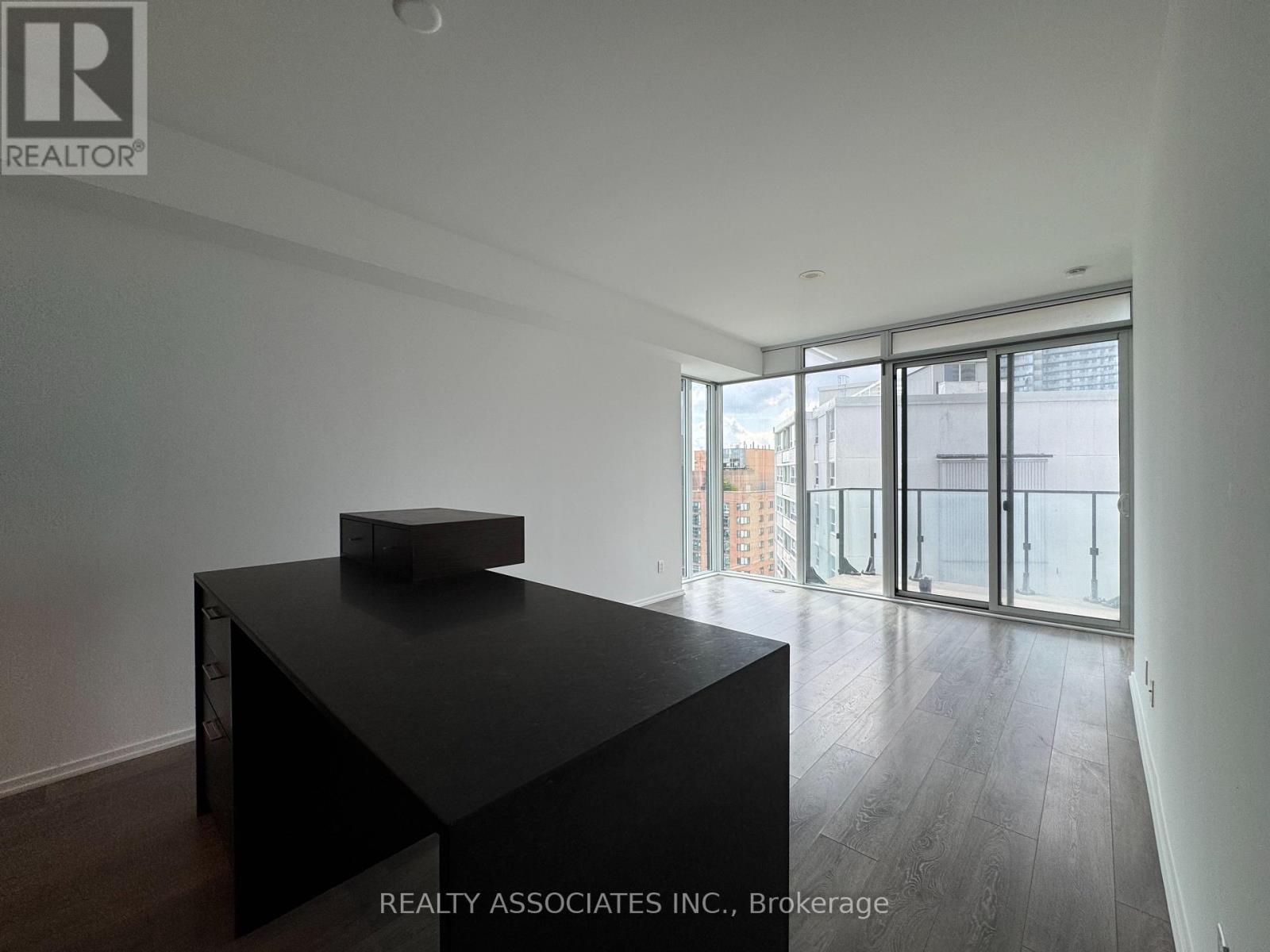 #2105 75 ST NICHOLAS STREET - 5