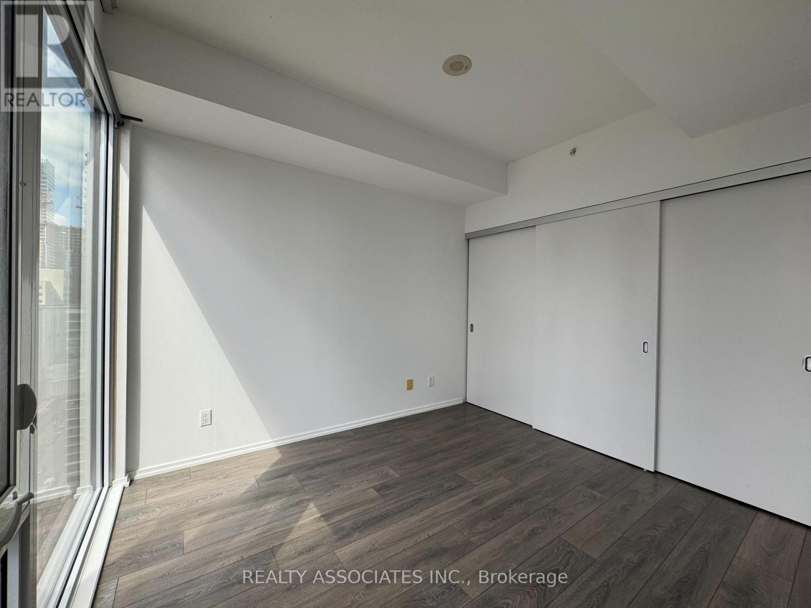 #2105 75 ST NICHOLAS STREET - 6