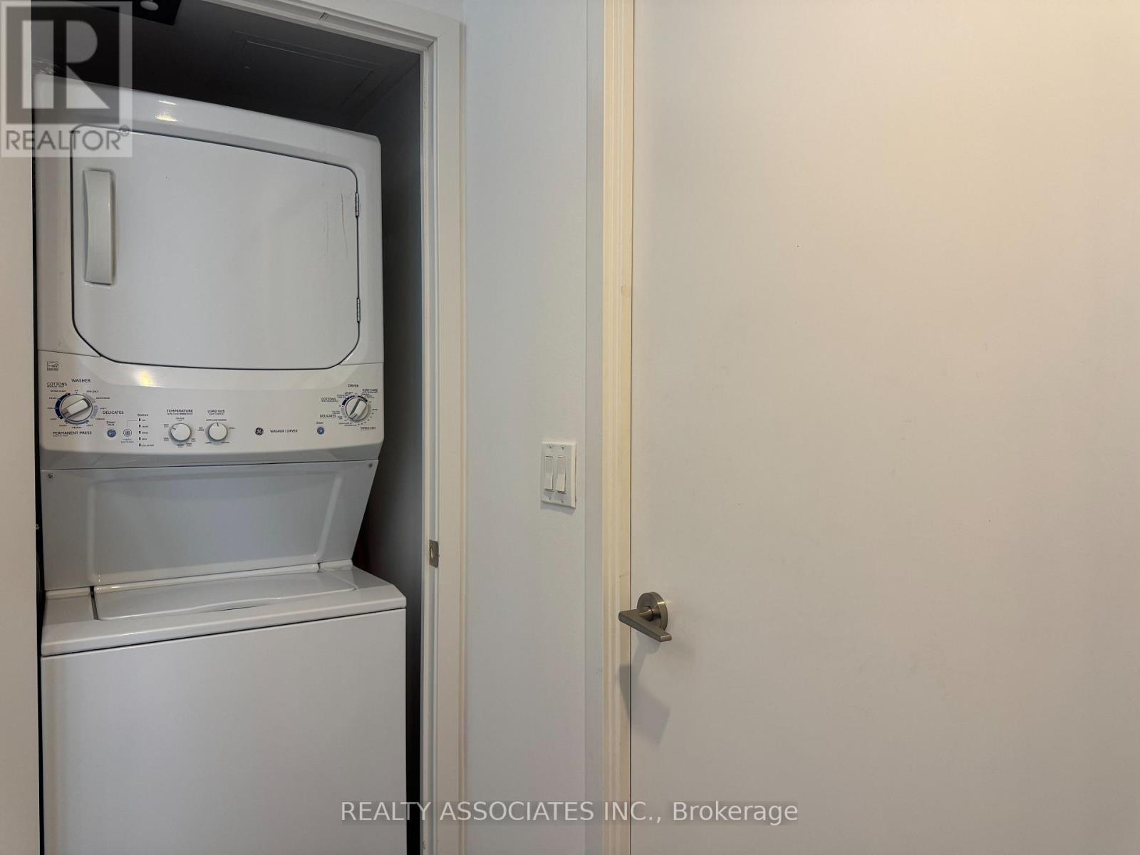 #2105 75 ST NICHOLAS STREET - 9