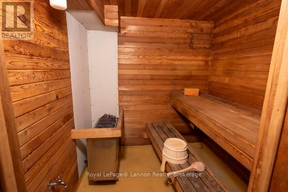 185 EMPRESS ST S - 23